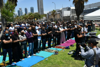 الشيخ احمد سطل خطيباً لصلاة الجمعة في خيمة الاعتصام بيافا 